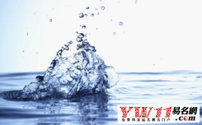 夢(mèng)見自己掉進(jìn)水里
